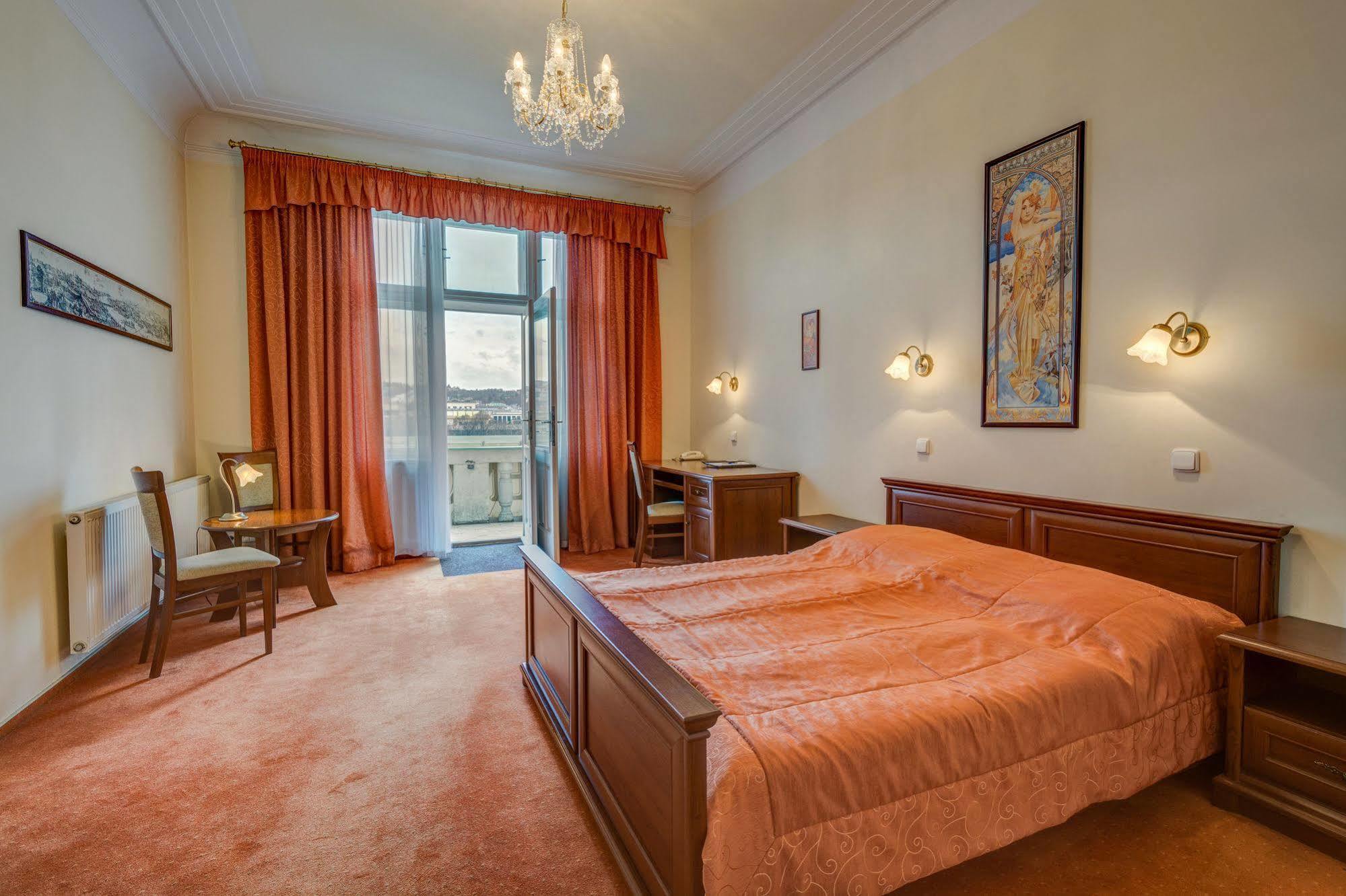 Hotel & Residence Royal Standard Praha Bagian luar foto