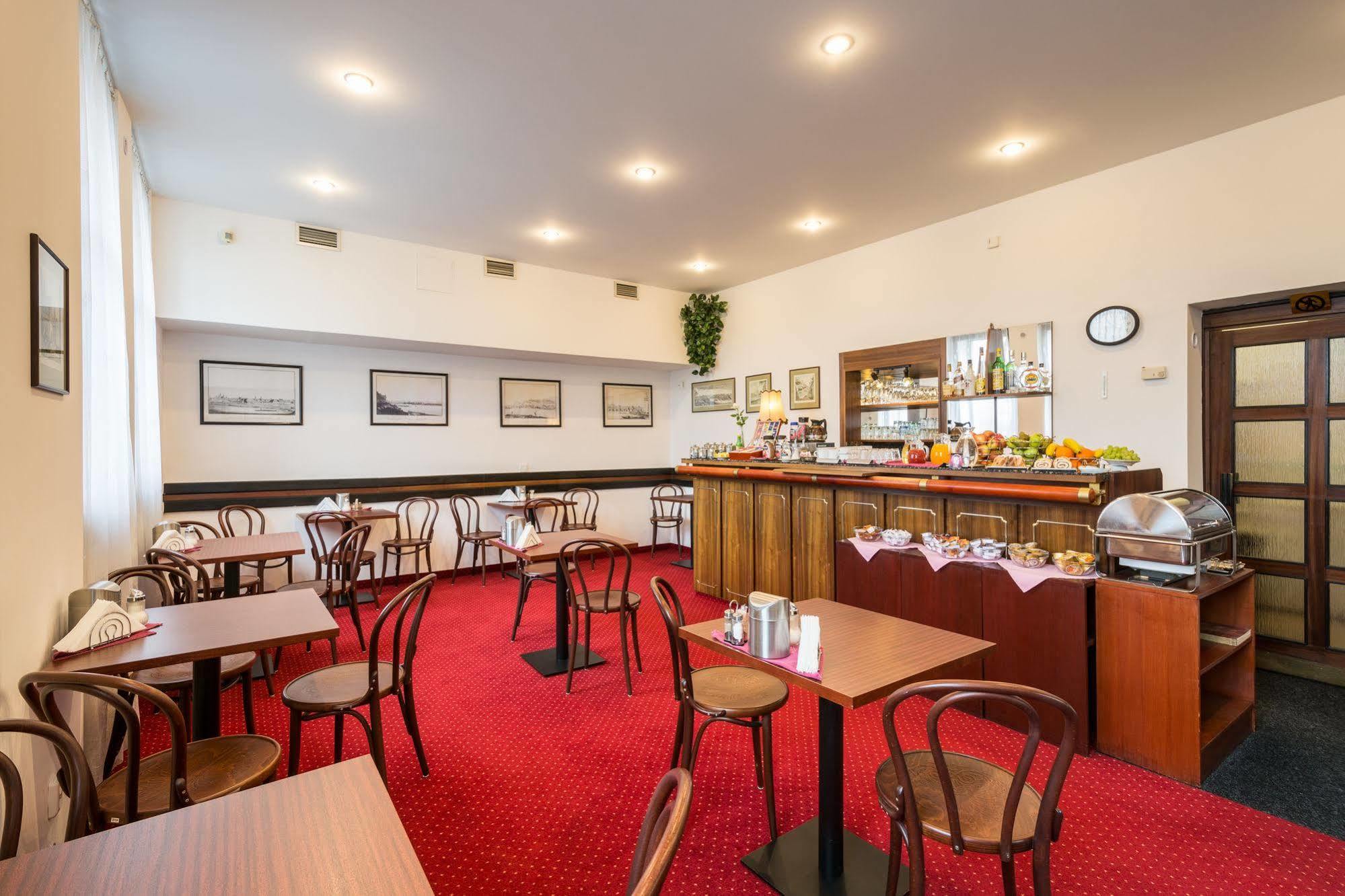 Hotel & Residence Royal Standard Praha Bagian luar foto