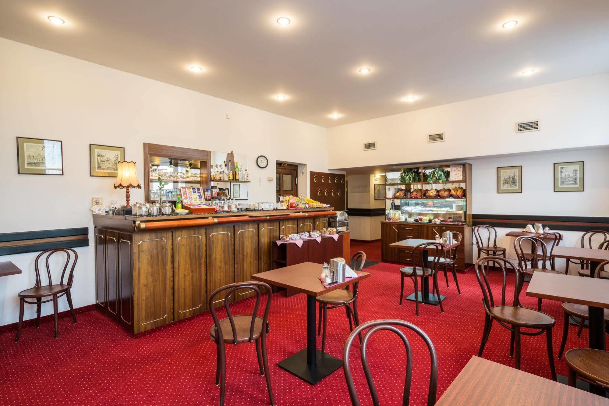 Hotel & Residence Royal Standard Praha Bagian luar foto